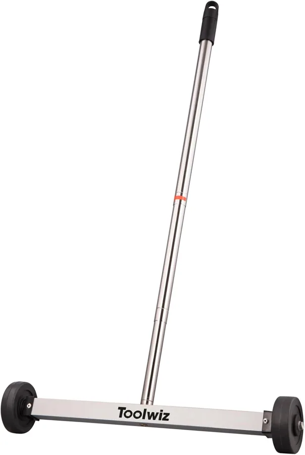Toolwiz 17 — light 450 g (1.0 lb) sweeper for tight spaces and furniture